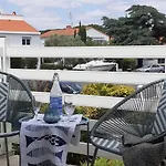Maison De Avec Terrasse, Jardin, Garage, Animaux Acceptés à - Fr-1-494-116 Hébergement de vacances *
