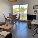 Maison De Avec Terrasse, Jardin, Garage, Animaux Acceptés à - Fr-1-494-116